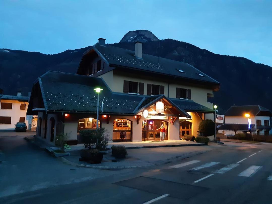 Le Grand Chatelard Hotel Bar Restaurant Sainte-Marie-de-Cuines Εξωτερικό φωτογραφία